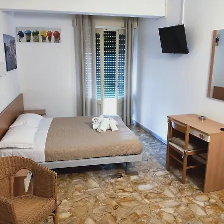 Diana Hotel 2*